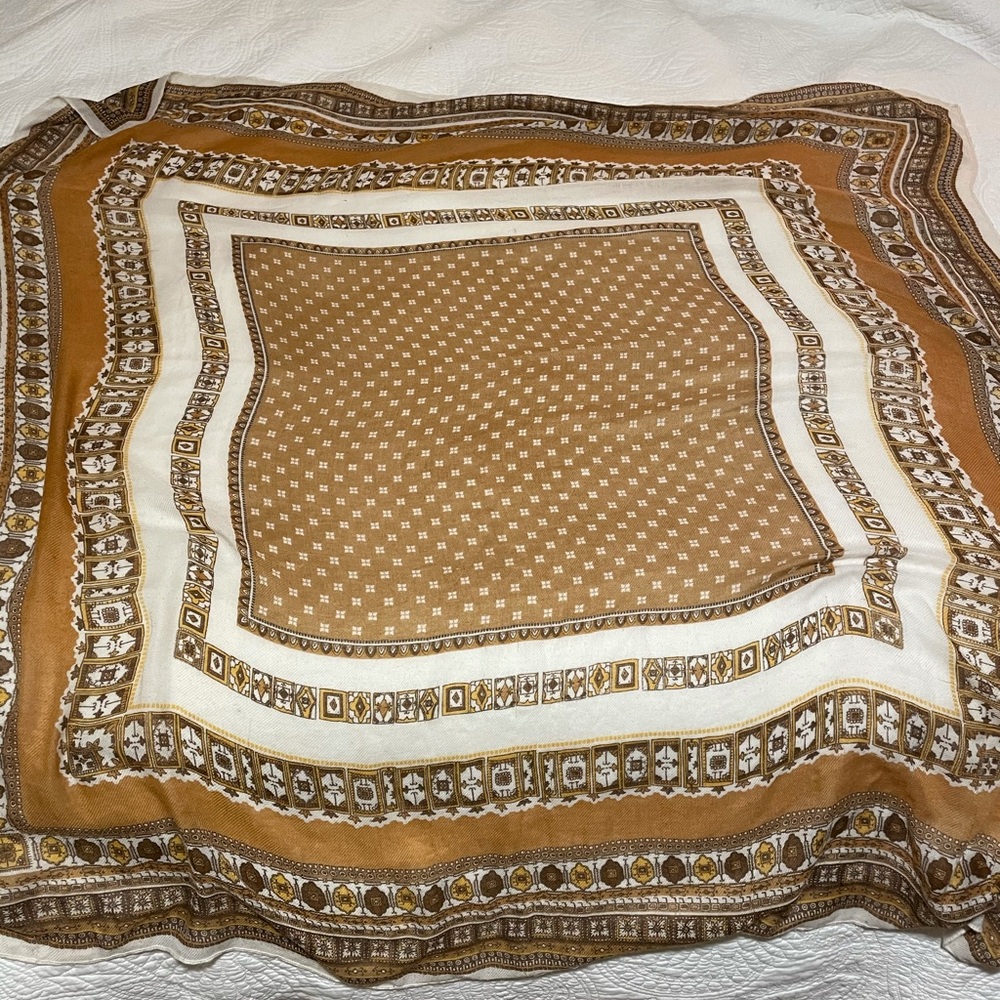 Patterned scarf - Picture 3 of 3